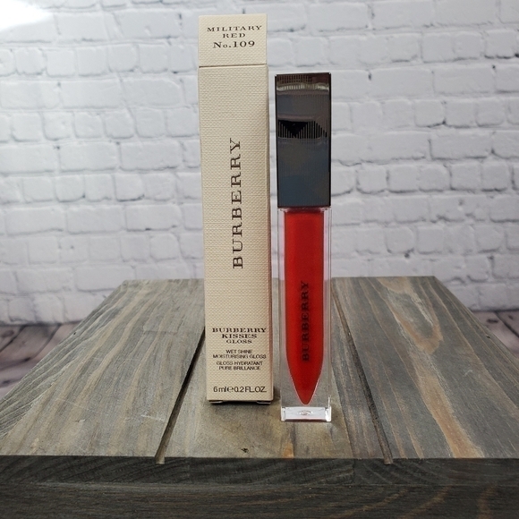 burberry Kisses Gloss Wet Shine Military Red NIB - Picture 3 of 6